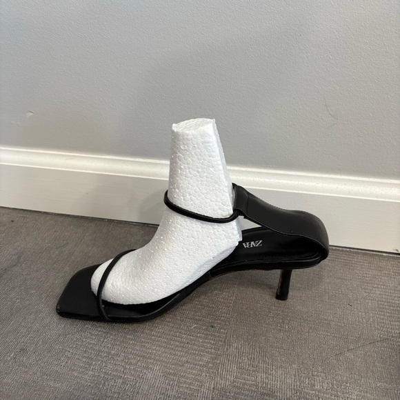 Zara Black Strappy Square Toe Heels Size 9 - Picture 3 of 9